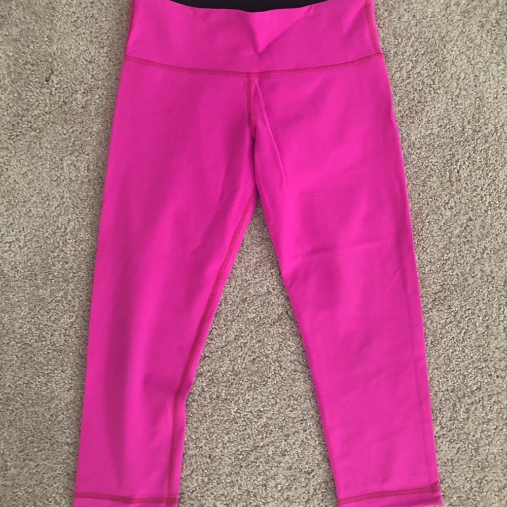 Lululemon - Crop Wunder Under, Size 6, Hot Pink
